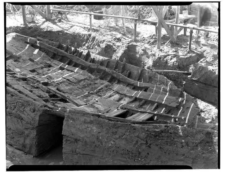 foto storica scavo navi romane fiumicino