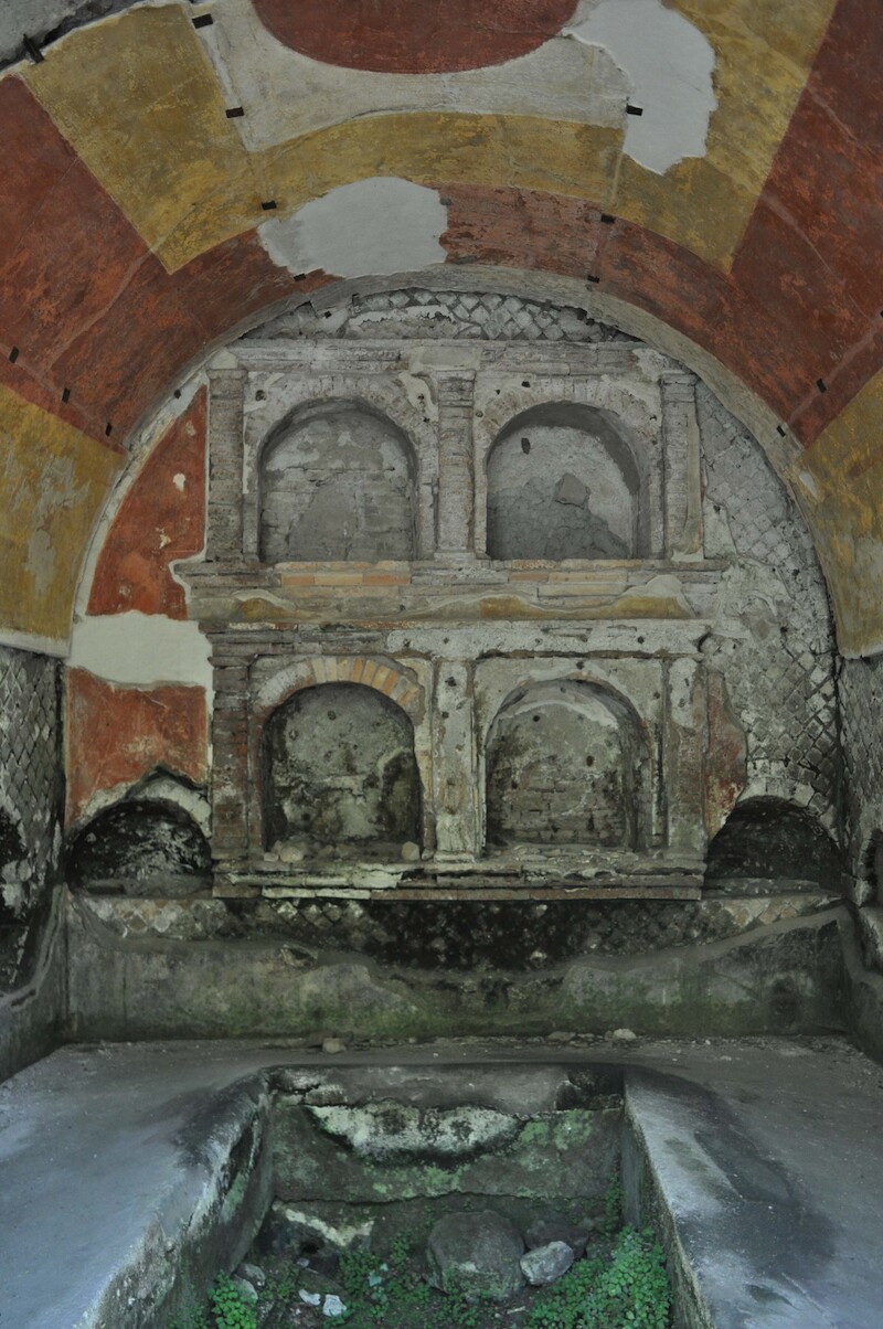 Interior de la tumba 33